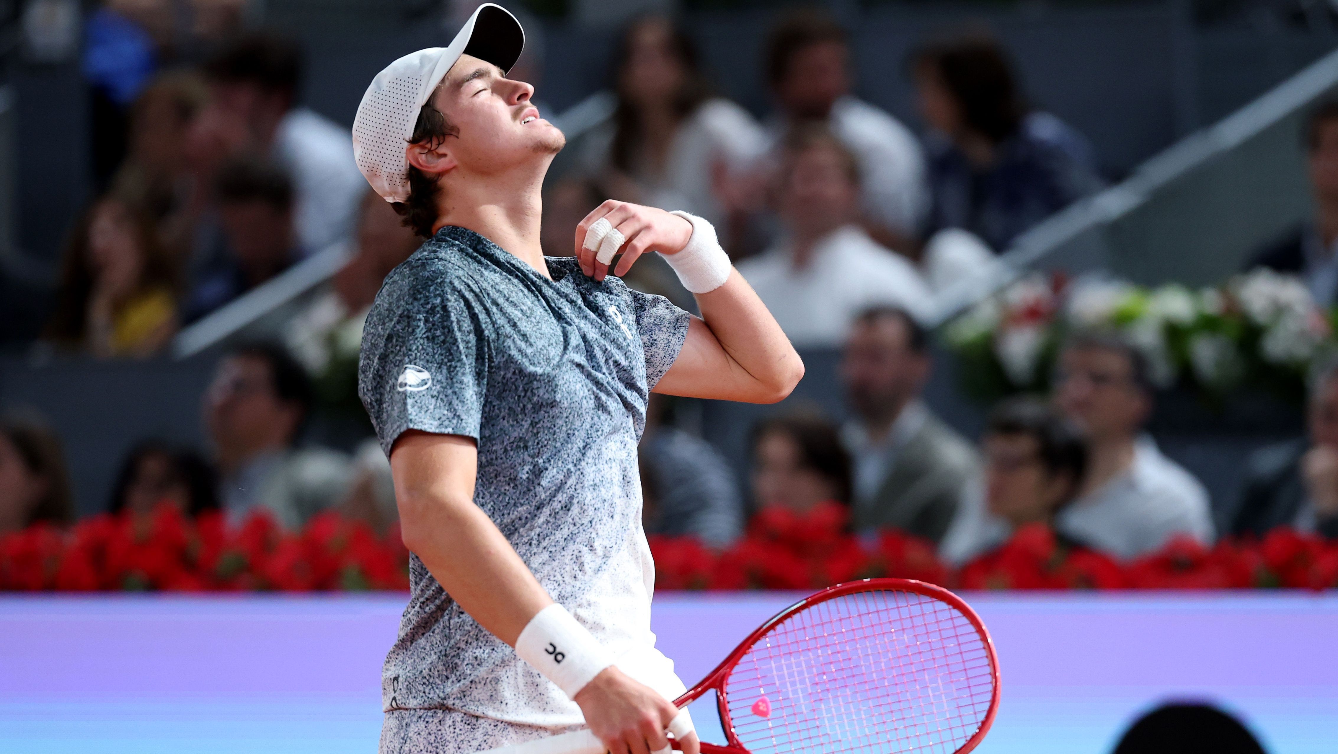 João Fonseca lamenta ponto perdido contra Rafael Jodar no Madrid Open