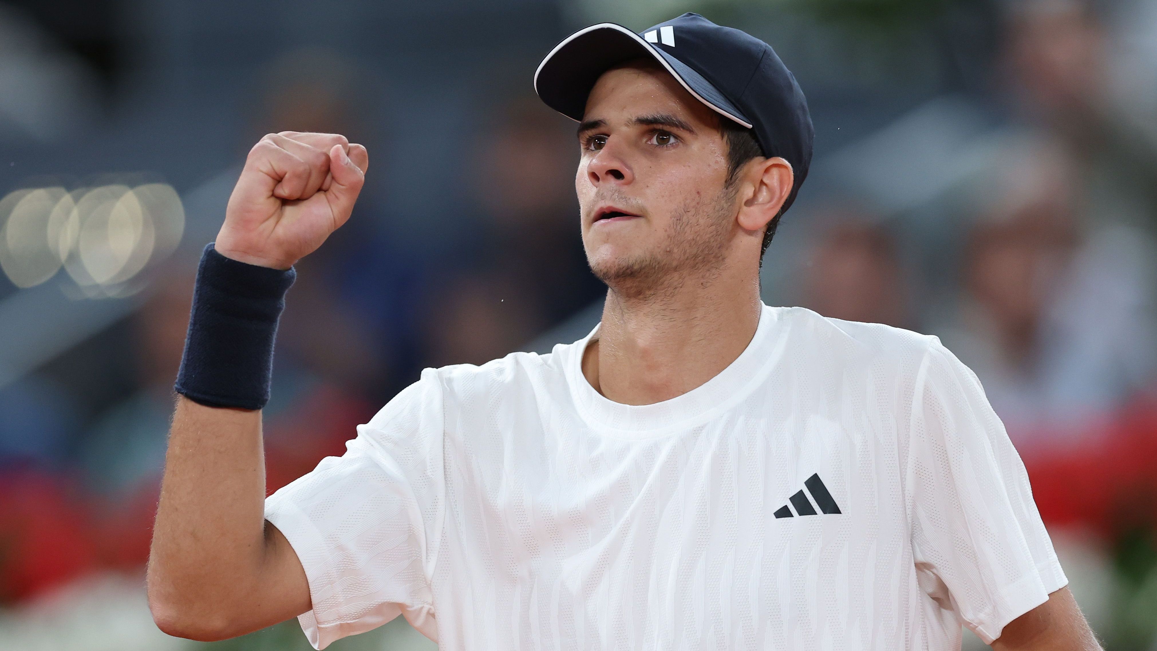 Rafael Jodar comemora após vencer primeiro set contra João Fonseca no Madrid Open