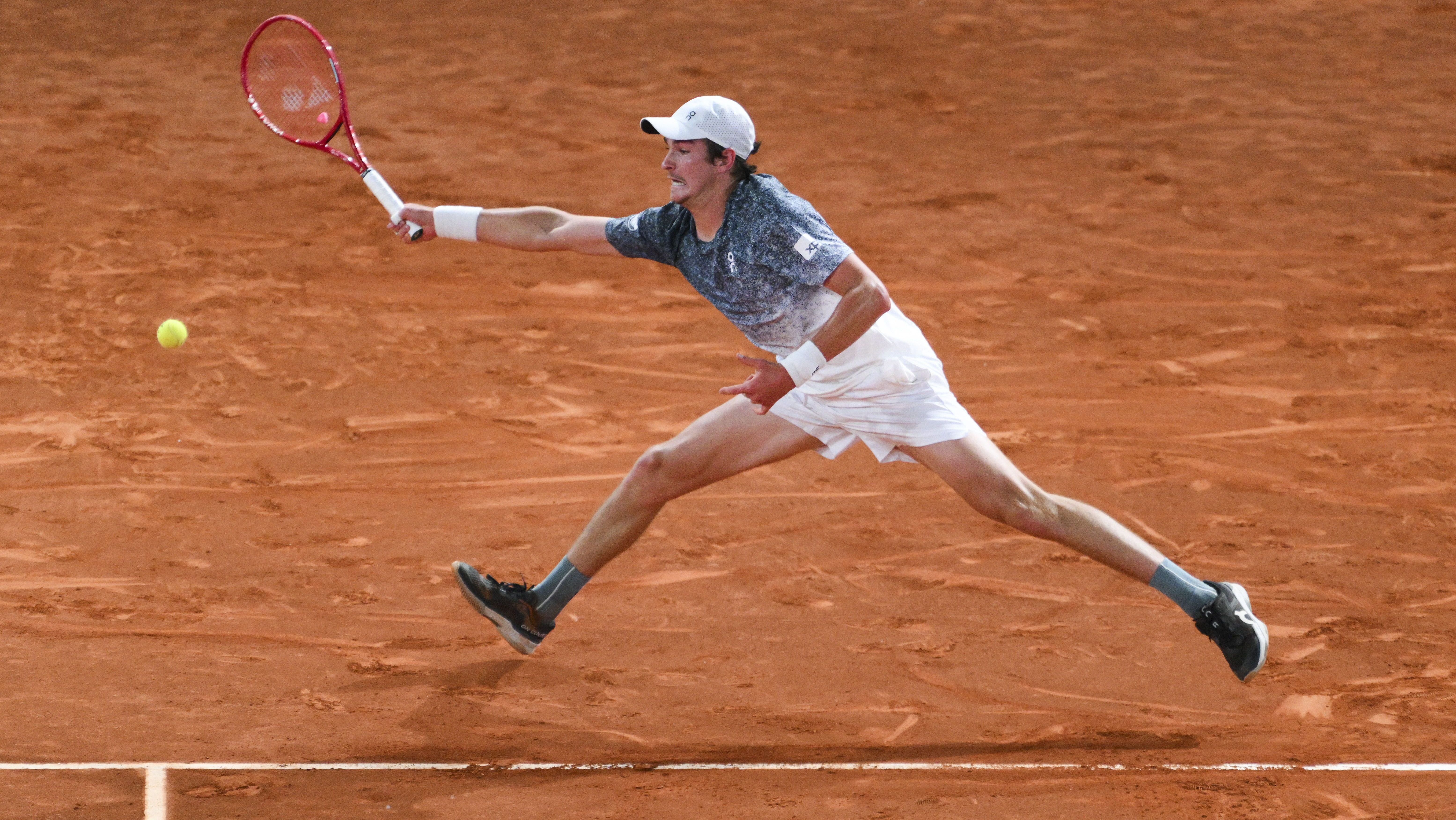 João Fonseca na partida contra Rafael Jodar pela terceira rodada do Masters 1000 de Madri