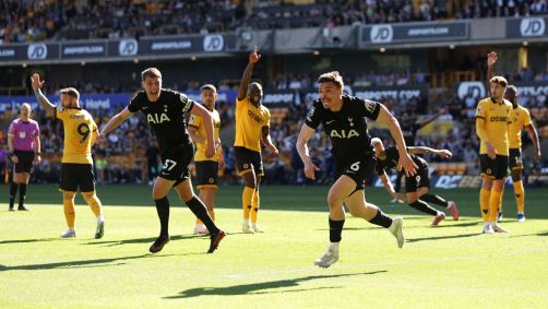 João Palhinha comemora o gol do Tottenham na vitória sobre o Wolverhampton pela Premier League