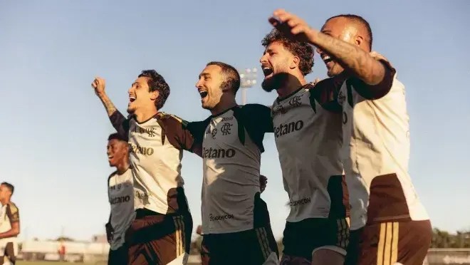 Jogadores do Flamengo em atividade na véspera da partida da Libertadores