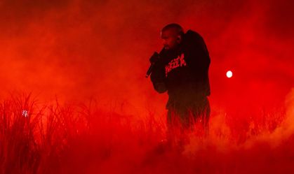 Kanye West com a Vultures Listening Experience no Wuyuan River Stadium, na China