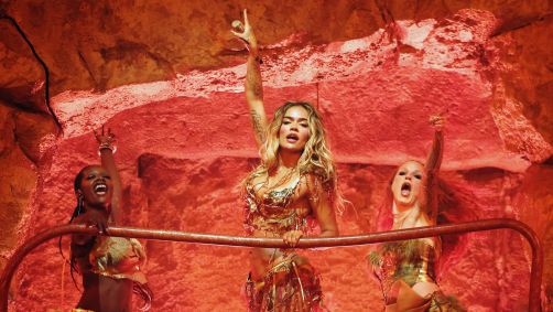 Karol G se apresentou no Coachella no domingo (19)
