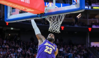 LeBron James segue brilhando na NBA