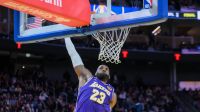 Lakers vencem Warriors e encostam no topo do Oeste em grande jogo de LeBron