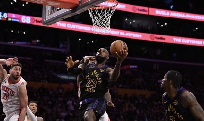 LeBron James anotou 28 pontos na vitória do Lakers contra o Rockets