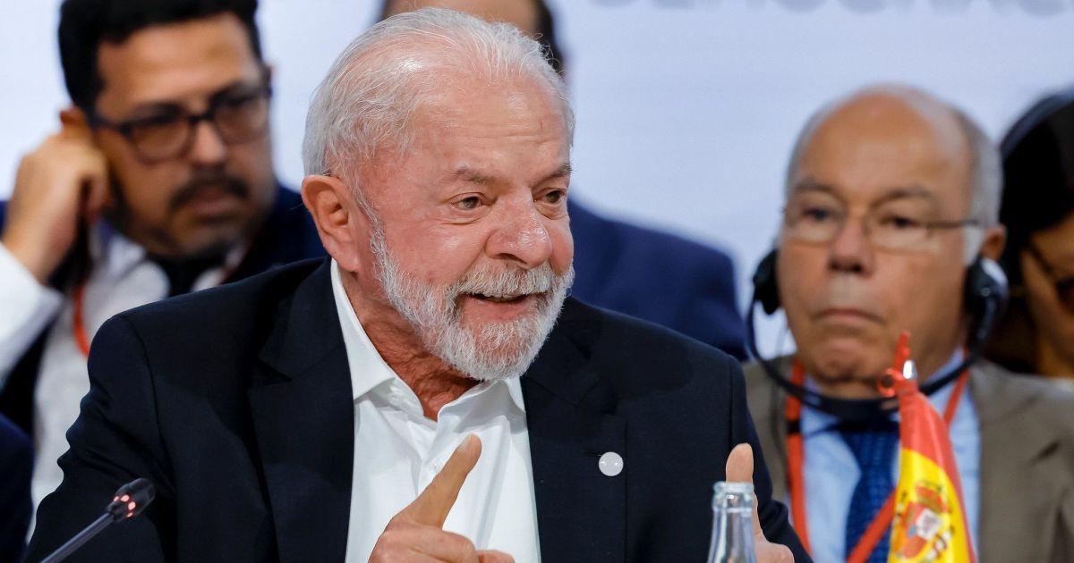 Lula retorna ao Brasil em meio a impasse com os EUA sobre caso Ramagem