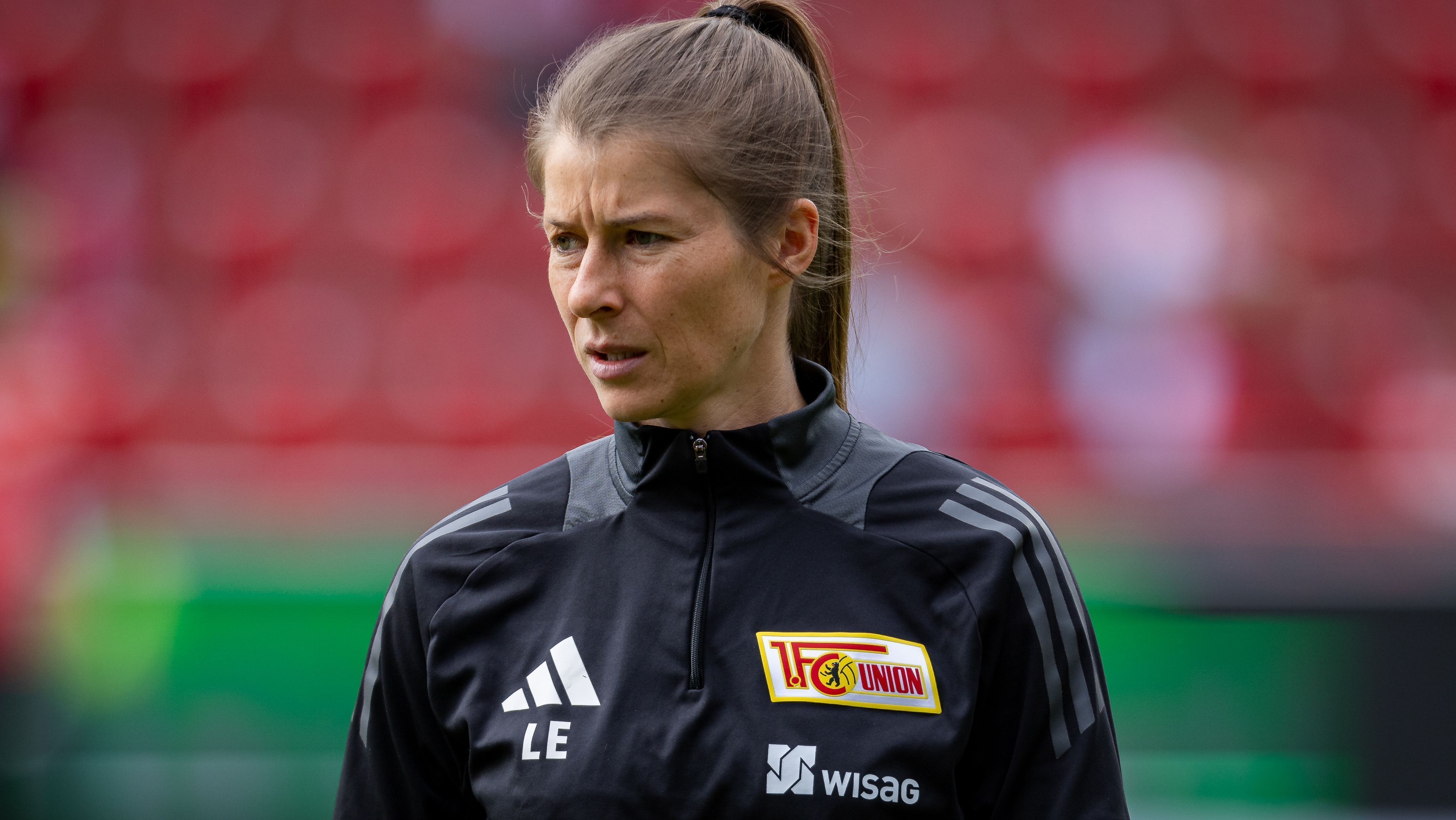 Marie-Louise Eta é a primeira treinadora mulher a assumir um time da Bundesliga