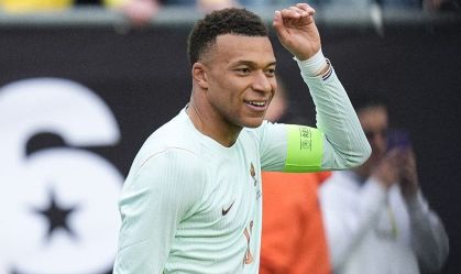 Mbappé comemora gol contra a Seleção Brasileira