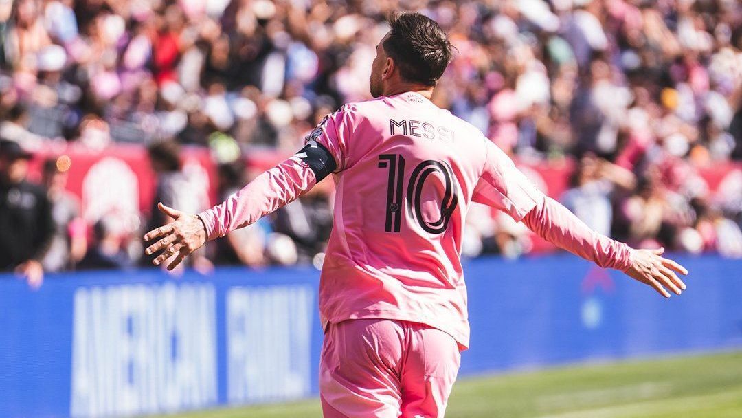 Messi celebra seu segundo gol na vitória do Inter Miami sobre o Colorado Rapids