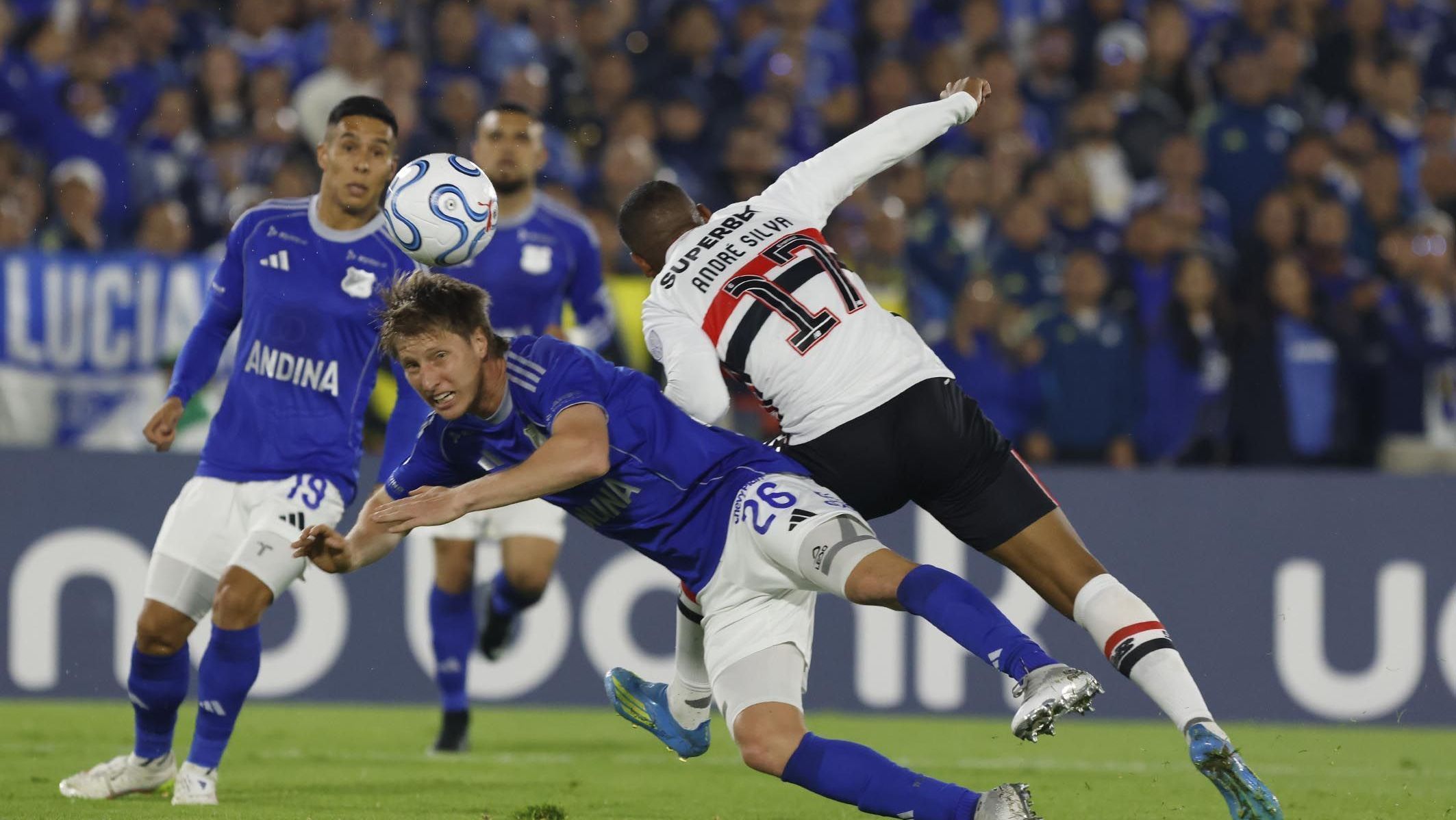 Lance em Millonarios x São Paulo