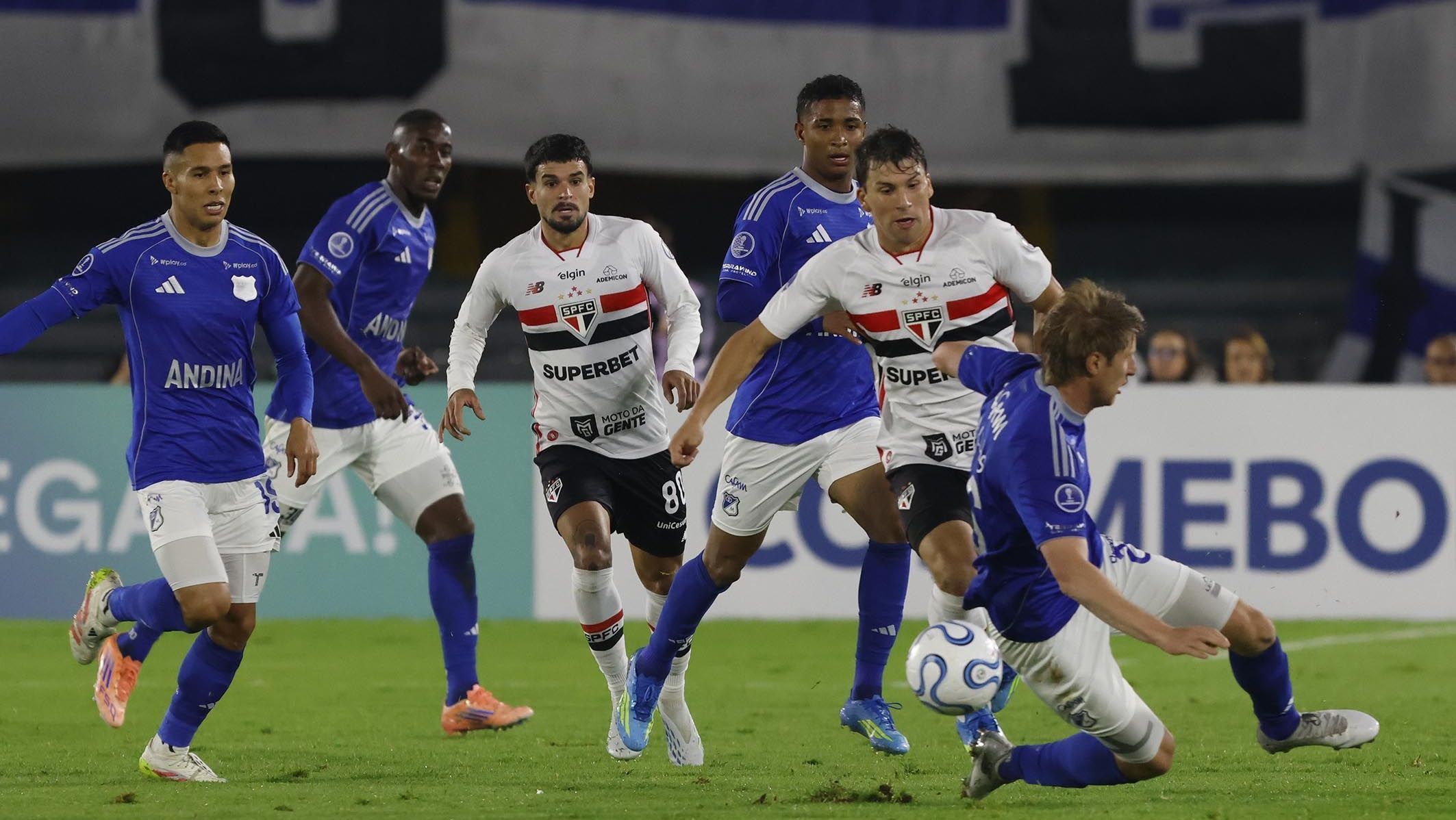 Lance em Millonarios x São Paulo
