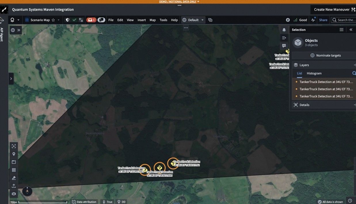 No Maven, algoritmos treinados com dados militares podem identificar padrões, como formatos de veículos e estruturas usadas em operações militares. • Créditos: Palantir