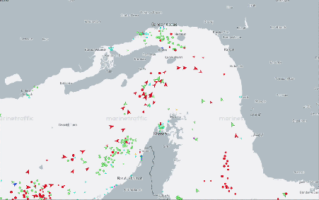 Quatro navios-tanque foram vistos transitando pelo Estreito de Ormuz