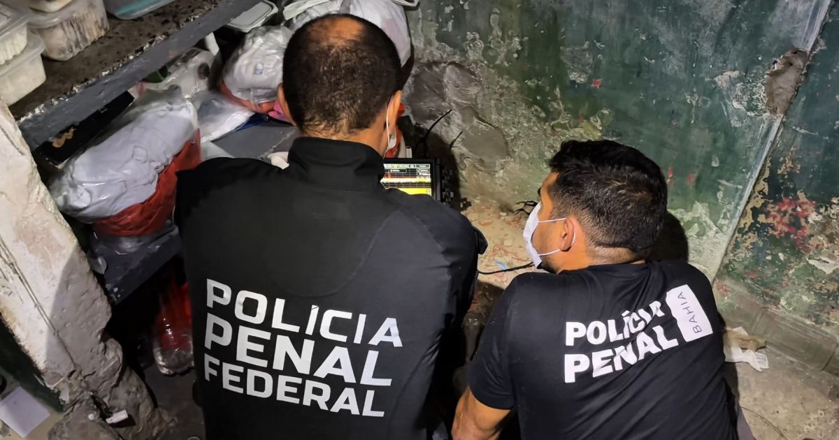 Operação em nove presídios da Bahia busca celulares do crime organizado
