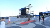 Shakira no Rio: veja imagens da montagem do palco do show em Copacabana