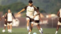 Flamengo e Bahia duelam por posições no Campeonato Brasileiro