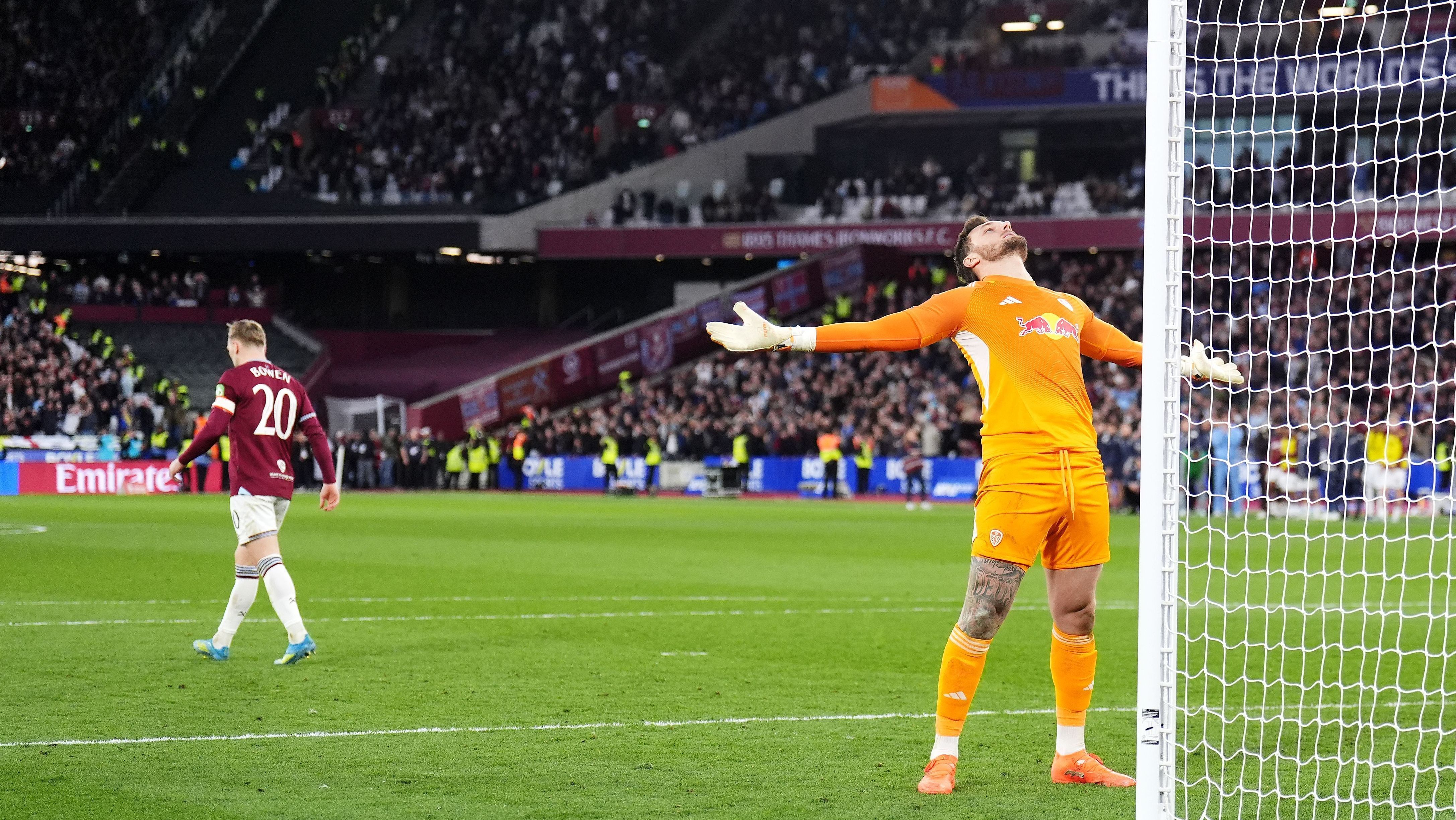 Lucas Perri fez duas defesas na disputa de pênaltis e ajudou o Leeds a avançar na FA Cup