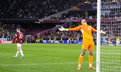 Lucas Perri fez duas defesas na disputa de pênaltis e ajudou o Leeds a avançar na FA Cup