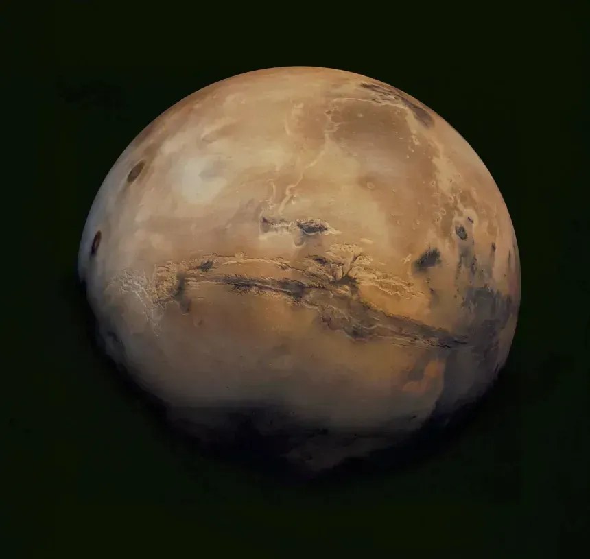 Hoje, Marte é um planeta avermelhado, frio e empoeirado, com cerca de metade do tamanho da Terra e uma atmosfera muito tênue. • NASA