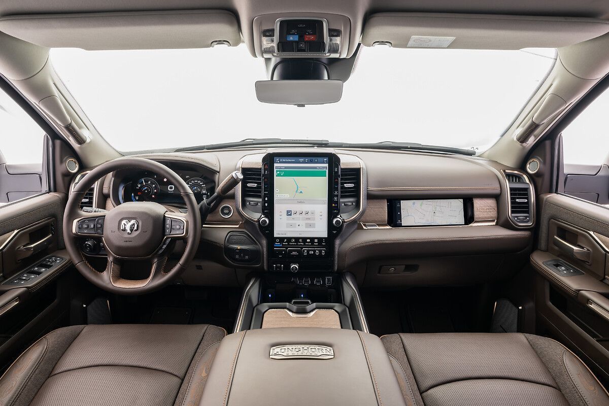 Interior da Ram 3500 Limited Longhorn • Divulgacão