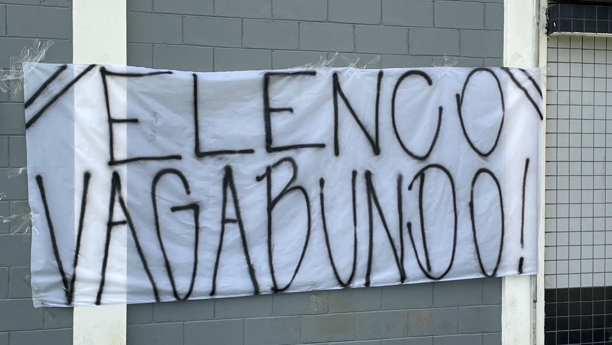 Corinthians: Diniz é denunciado no STJD por tapa em jogador do Athletico