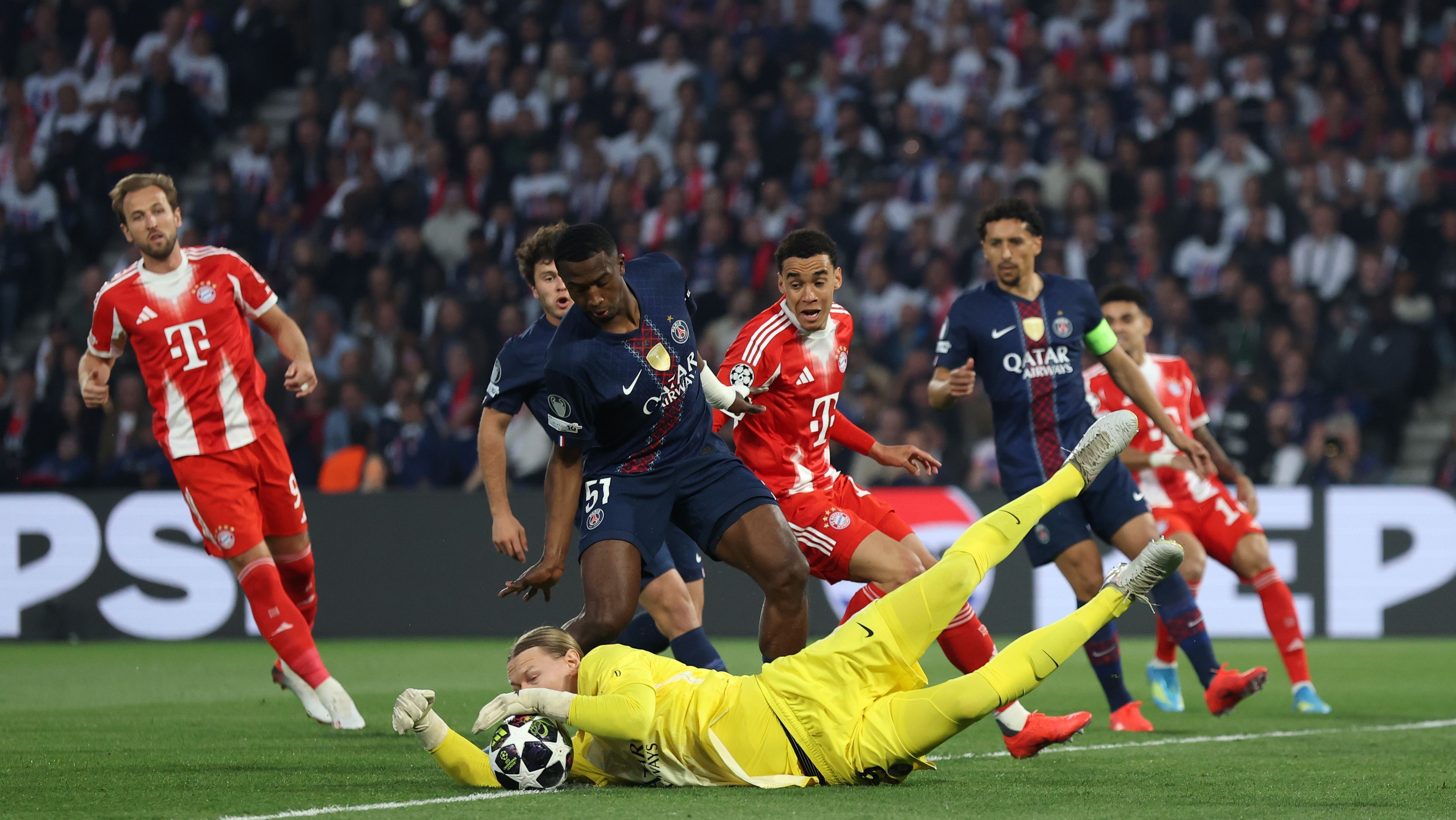 Paris Saint-Germain v FC Bayern München - UEFA Champions League 2025/26 Semi Final First Leg