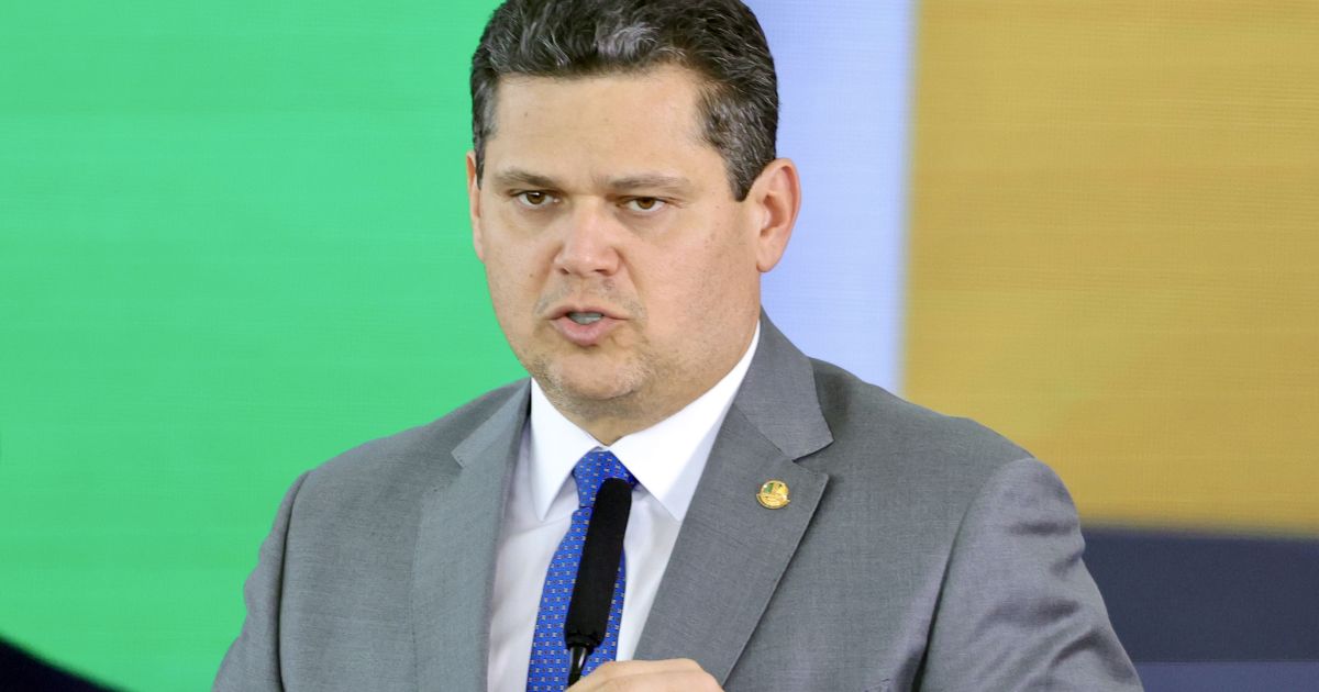 Alcolumbre retira do PL da dosimetria trecho que contradiz Lei Antifacção
