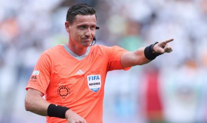 Árbitro Ramon Abatti Abel apita a partida entre Cruzeiro e RB Bragantino, pelo Brasileirão
