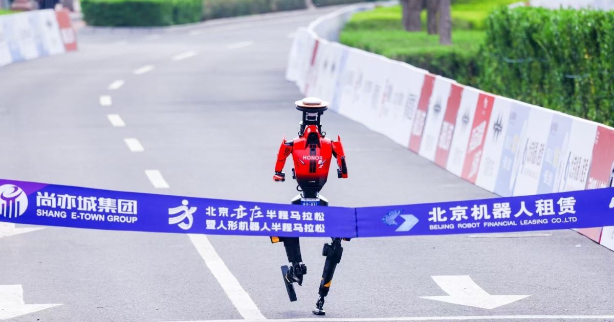 Robô corre meia-maratona em 50 minutos e quebra recorde humano na distância