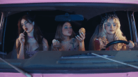 Sabrina Carpenter anuncia novo clipe de "House Tour" com Margaret Qualley