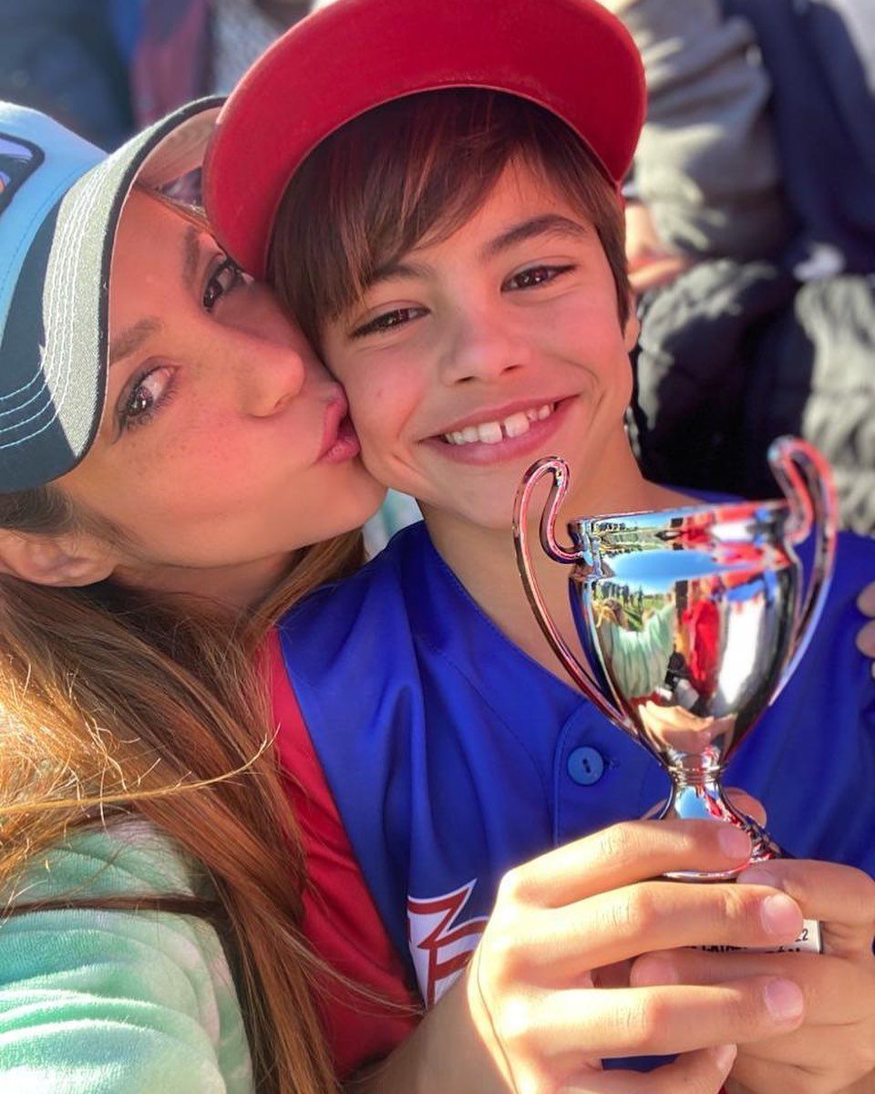 Shakira com o filho mais velho, Milan • Instagram/Shakira