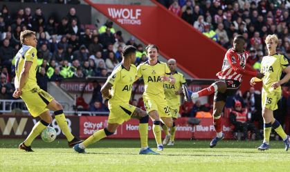 Nordi Mukiele fez o gol da vitória do Sunderland contra o Tottenham