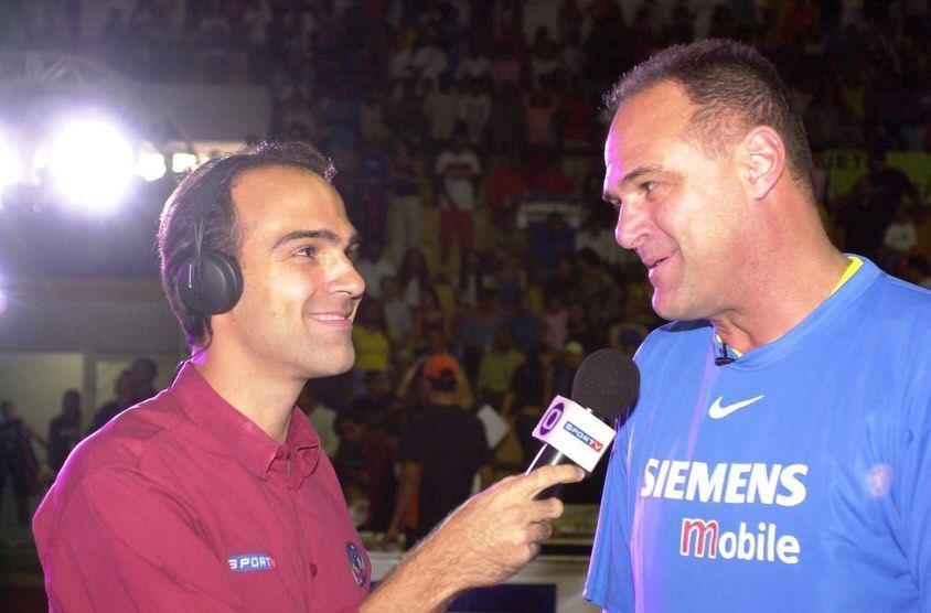 Tadeu Schmidt entrevistando o irmão Oscar Schmidt