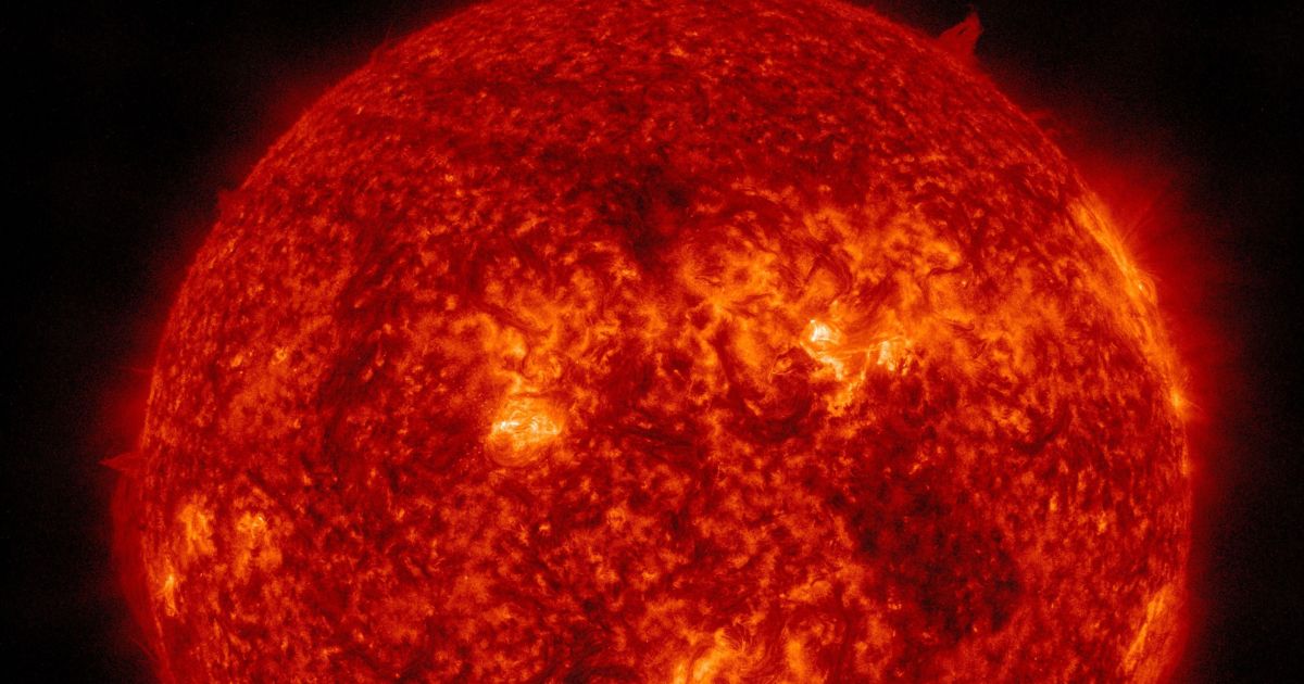 Explosão solar flamejante gera tempestade em série em meio à missão Artemis