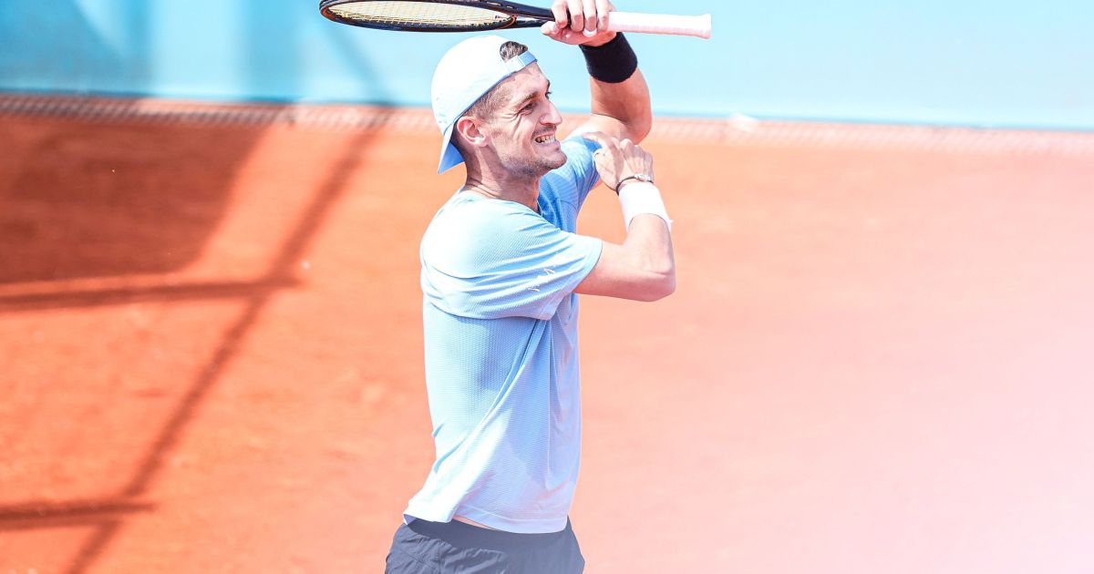 Tenista supera cãibras assustadoras e vence partida no Madrid Open; veja