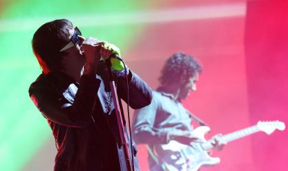 Julian Casablancas se apresentou com os Strokes no Coachella no sábado (18)
