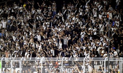 Torcida da Ponte Preta no Moisés Lucarelli para o duelo com América-MG