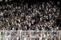 DJ se confunde e toca pagode no lugar do Hino Nacional em jogo da Série B