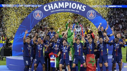 Jogadores do PSG celebram o título da Champions League 2026