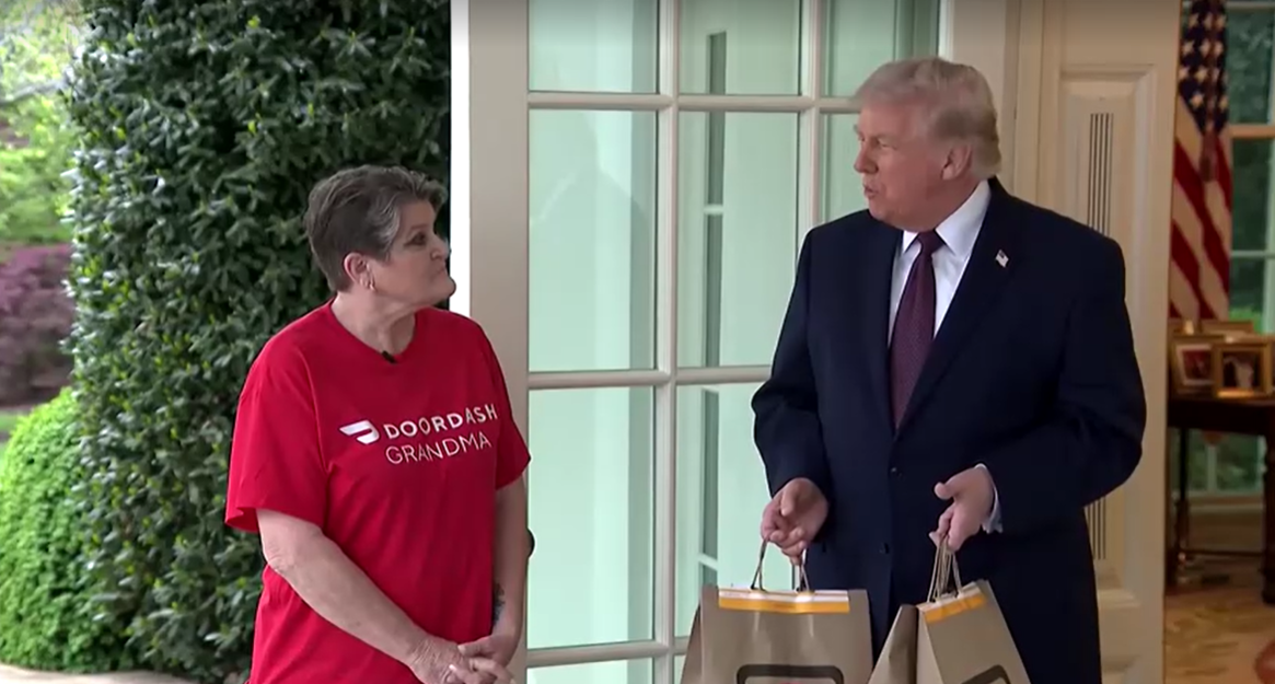 trump-recebe-delivery-na-casa-branca