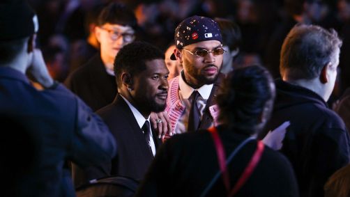 Usher e Chris Brown estiveram juntos no desfile de moda masculina no Paris Fashion Week