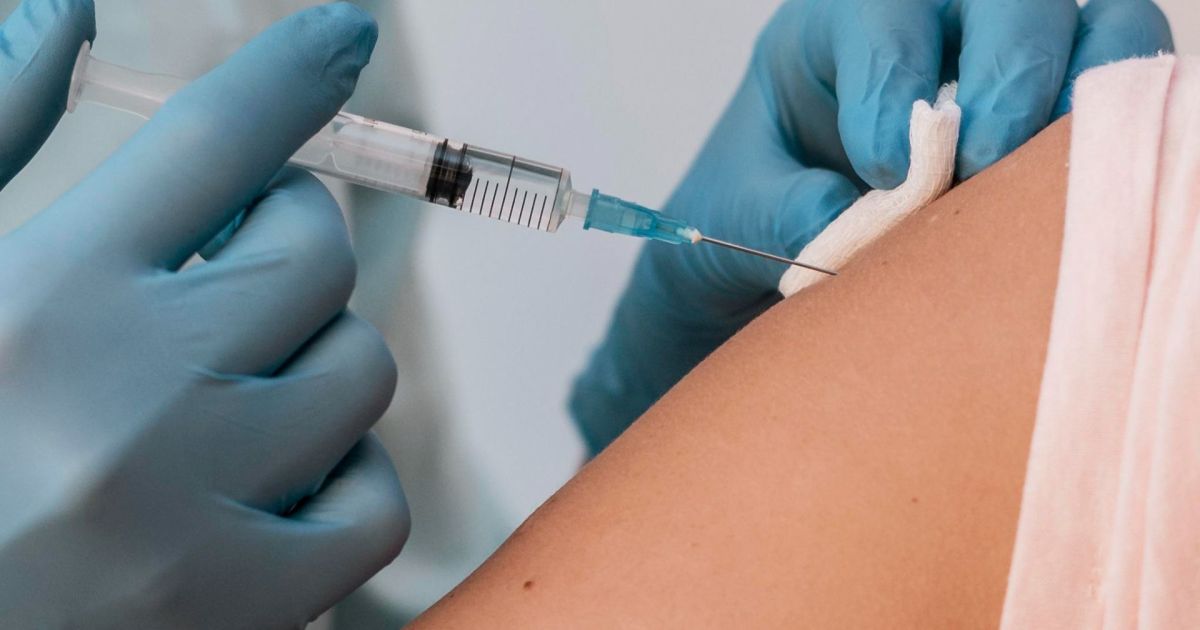 Vacina para influenza reduz riscos de morte em vítimas de AVC, diz estudo