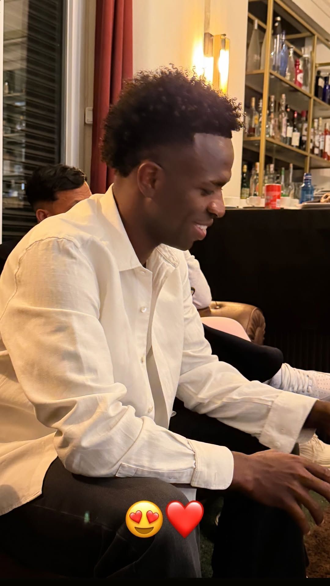 Jogador Vinicius Júnior em novo clique compartilhado por sua namorada, Virginia • Instagram/Virginia