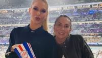 Virginia torce para Vini Jr. ao lado da mãe em estádio do Real Madrid; veja