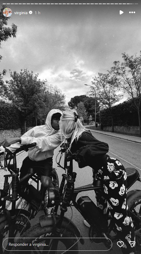 Virginia e Vini Jr. durante passeio de bicicleta em Madri, na Espanha • Instagram/Virginia