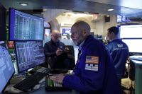 Wall Street opera em baixa após Fed manter juros entre 3,5% e 3,75%