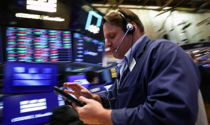 Operador na bolsa de Nova York em 20 de abril de 2026