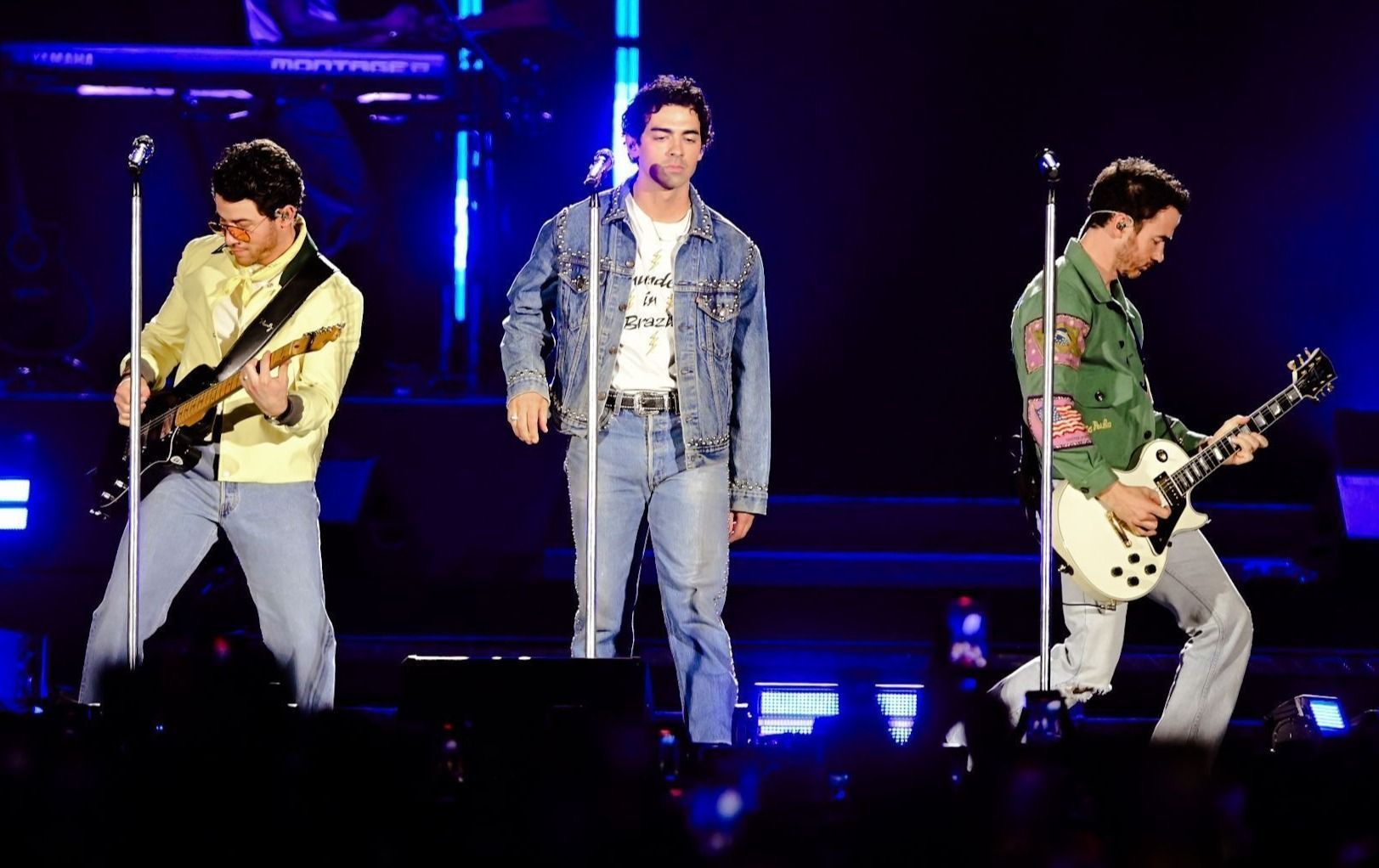 1-Jonas-Brothers-18
