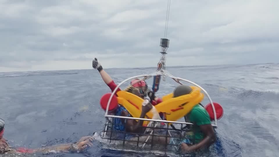 11 pessoas foram resgatadas após avião cair no mar, na Flórida